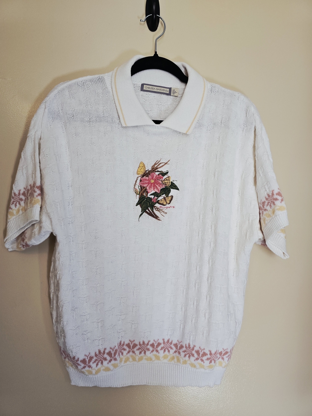Chelsea Gardens White Short-Sleeve Knit Polo Pink Yellow Floral Butterfly Sz L